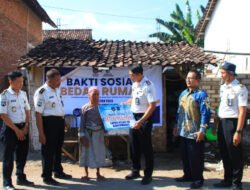 Wujud Bakti Warga Binaan Lapas Banyuwangi Melalui Partisipasi dalam Program Bedah Rumah