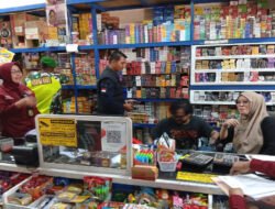 Sinergi TNI dan Satgas Cukai Menjaga Dagangan dari Peredaran Rokok Ilegal