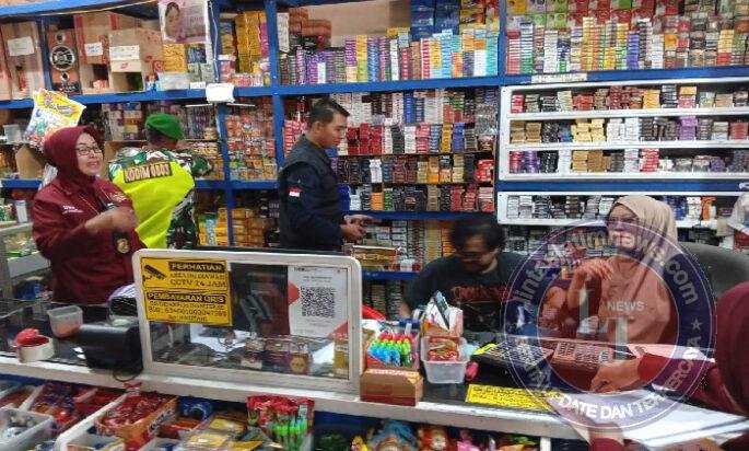 Sinergi TNI dan Satgas Cukai Menjaga Dagangan dari Peredaran Rokok Ilegal