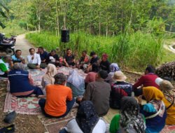 Ciptakan Lingkungan Bersih dan Sehat, TNI Bersama Masyarakat Desa Hadiluwih Gelar Karya Bhakti