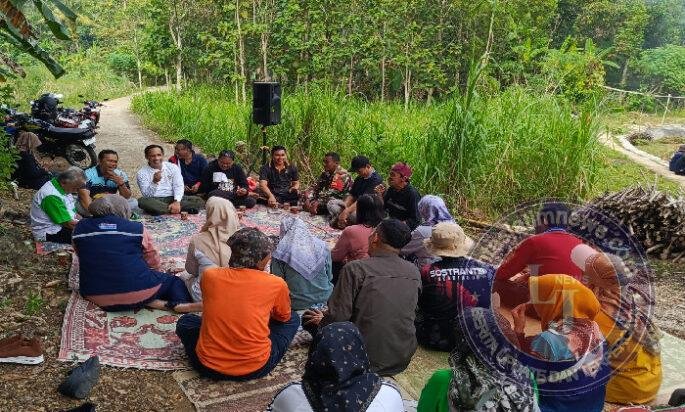 Ciptakan Lingkungan Bersih dan Sehat, TNI Bersama Masyarakat Desa Hadiluwih Gelar Karya Bhakti