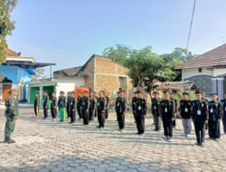 Babinsa Koramil 12/MantinganLatih Diklatsar Banser di Wilayah Binaannya