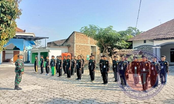 Babinsa Koramil 12/MantinganLatih Diklatsar Banser di Wilayah Binaannya