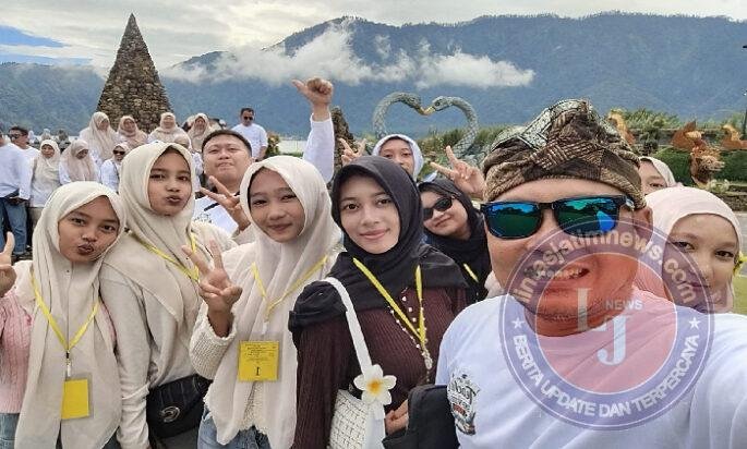 Menjelajah Alam dan Budaya: Keseruan Outing Class SMP Negeri 1 Pucuk di Pulau Dewata