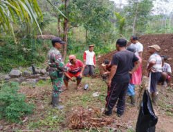 Gotong Royong Babinsa dan Warga Desa Candi, Wujud Nyata Kebersamaan dan Kepedulian Lingkungan