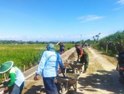Babinsa dan Warga Sumberejo Bergotong Royong Perbaiki Irigasi Demi Kelancaran Air Sawah