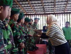 Ketua Persit KCK Cab.XV Pimpin Pelepasan Dan Perpisahan Siswa-Siswi TK Kartika IV-18 Pacitan