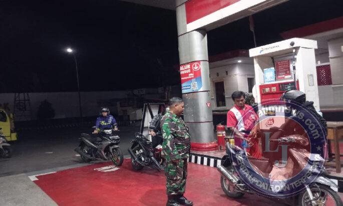 Patroli Malam Anggota Koramil 03/Ngadirojo Ciptakan Rasa Aman di Wilayah