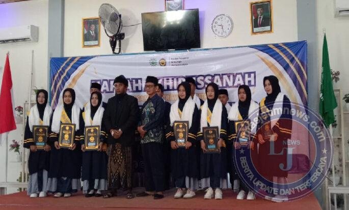 Haflah Akhirussanah Ponpes Al-Muhajir Kedungpring Wisuda Santri