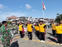 Tegakkan Disiplin, Perkuat Sinergi : Linmas Kelurahan Gandekan Digembleng PBB Oleh Babinsa