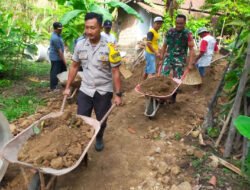 TNI-Polri Bersama Warga Bahu-Membahu Bangun Akses Jalan di Salamrejo Trenggalek