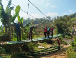 Pembangunan Jembatan Perintis Garuda Di Girimarto Masuki Tahap Pemasangan Pagar