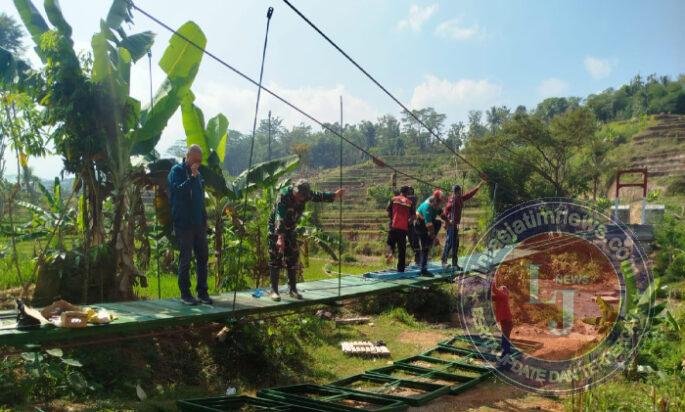 Pembangunan Jembatan Perintis Garuda Di Girimarto Masuki Tahap Pemasangan Pagar