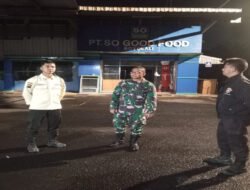 Patroli Wilayah dan Komsos, Bati Bakti TNI Koramil 04/Teras Perkuat Sinergi Keamanan dengan Security PT So Good Food