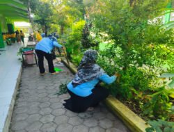 Jaga Keindahan dan Kebersihan, MIN 1 Madiun Gelar Kerja Bakti Bersama Paguyuban