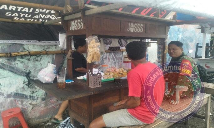 Babinsa Jebres Kobarkan Semangat Pelaku UMKM Lewat Komsos : “UMKM Roda Penggerak Ekonomi”