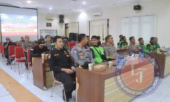 Polres Probolinggo Perkuat Silaturahmi, Ajak Mahasiswa dan Komunitas Ojol Nobar Piala Dunia