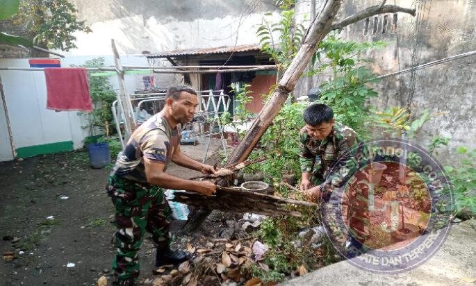 Tanamkan Kepedulian Lingkungan, Koramil 02/Banjarsari Gelar Kerja Bakti Bersihkan Pangkalan