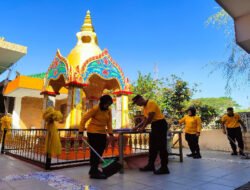 Sambut Hari Bhayangkara ke-80, Polres Malang Bersih-Bersih Vihara di Lawang