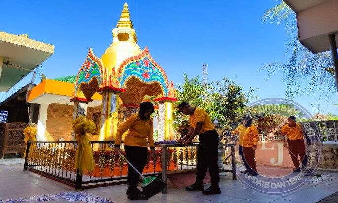 Sambut Hari Bhayangkara ke-80, Polres Malang Bersih-Bersih Vihara di Lawang