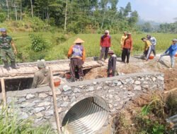 TNI dan Masyarakat Kejar Target Pembangunan Jembatan Garuda Tahap V di Ponorogo
