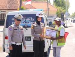 Polres Gresik Peduli Sesama, Satlantas Gelar Polantas Menyapa Salurkan Bantuan Sosial Bersama Taruna Akpol kepada Warga dan Panti Asuhan