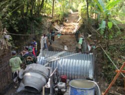 Kodim 0806/Trenggalek Bangun Jembatan Armco, Perkuat Akses Desa Tegaren-Dermosari