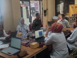 Gelar Komsos Rutin, Babinsa Kepatihan Kulon Perkuat Sinergi & Koordinasi Dengan Aparat Kelurahan
