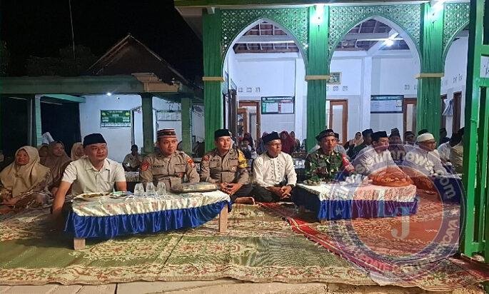 Perkuat Sinergi Kebersamaan, Babinsa Sidorejo Ngawi Hadiri Pengajian 1 Muharram