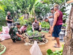 Sinergi TNI-Polri dan Warga Jaga Kebersihan Taman Kelurahan Surodakan