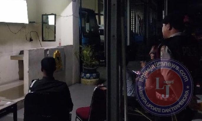 Perkuat Sinergitas & Sampaikan Pesan Kamtibmas, Polsek Kawasan Muara Baru Nonton Bareng Piala Dunia 2026
