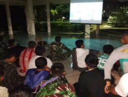 Anggota TNI Kodim 0725/Sragen Bersama Masyarakat Nobar Piala Dunia di desa dawung