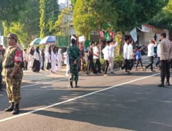 Pastikan Kondusif, Babinsa Koramil Ngrambe dan Bhabinkamtibmas Amankan Jalan Sehat dan Pawai Ta’aruf Tahun Baru Hijriah 1448 H