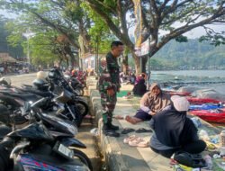 Komsos, Anggota Kodim Ponorogo Ajak Warga Jaga Kebersihan Lingkungan