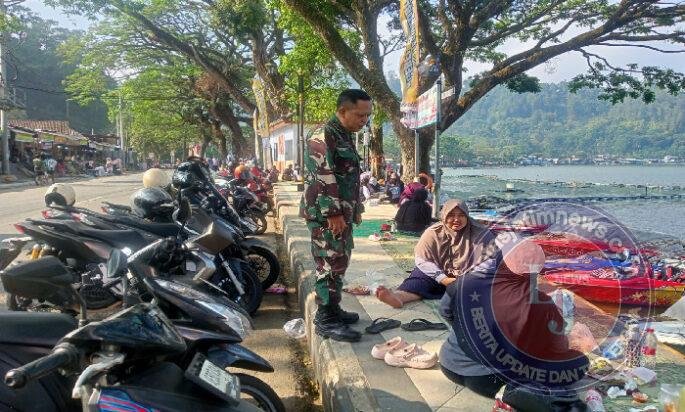 Komsos, Anggota Kodim Ponorogo Ajak Warga Jaga Kebersihan Lingkungan
