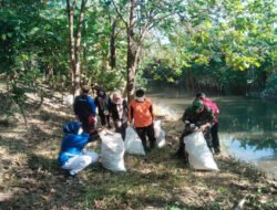 Bati Tuud Koramil 03 Serengan Pimpin Kerja Bakti Bersih Sungai Premulung Joyotakan