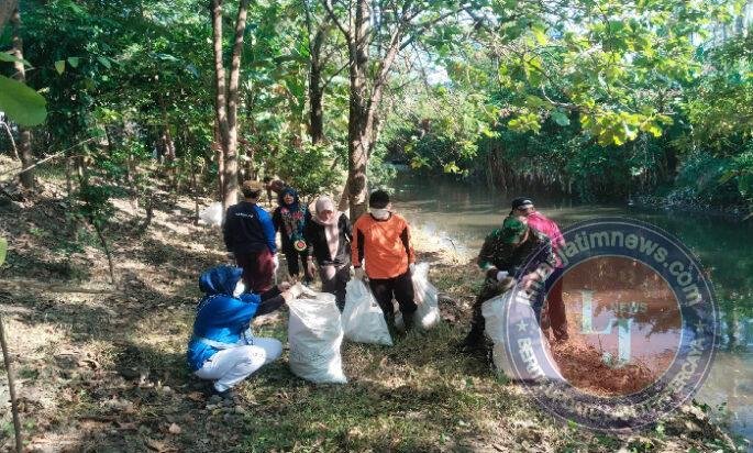Bati Tuud Koramil 03 Serengan Pimpin Kerja Bakti Bersih Sungai Premulung Joyotakan