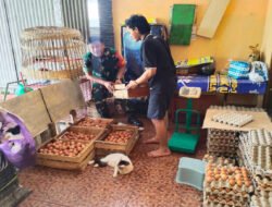 Sapa Pelaku UMKM, Babinsa Nglames Dengarkan Langsung Aspirasi Pedagang Telur Ayam