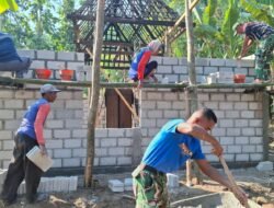 Dengan Sistem ‘JAGUL’ Rumah Mise i Direhab Anggota TNI bersama Warga