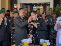 Dandim Pacitan Pimpin Pemberian Surprise di HUT Bhayangkara Ke 80 di Polres