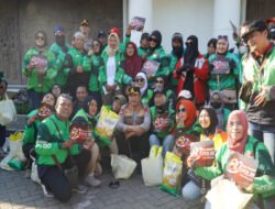 Polrestabes Surabaya Salurkan Paket Sembako untuk Warga di Hari Bhayangkara ke – 80
