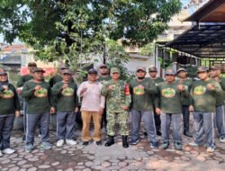 Wujudkan Linmas Tangguh, Babinsa Kepatihan Wetan Gembleng Pelatihan Fisik Dan PBB