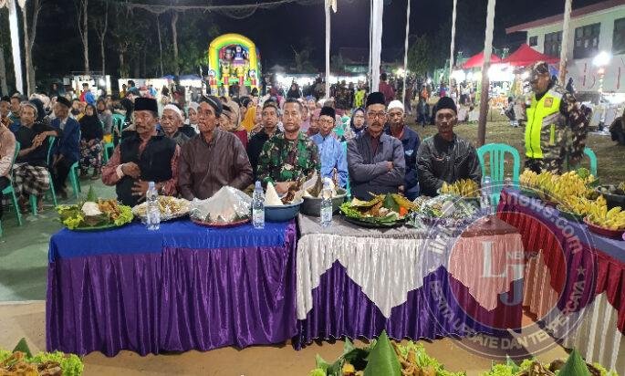Lestarikan Budaya, Babinsa Ngrambe Hadiri Pagelaran Wayang Kulit Dalam Rangka Tradisi Bersih Desa