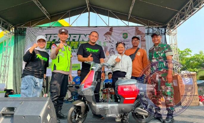 Sinergi TNI-Polri Kawal Jalan Sehat Bersih Desa Kedungsigit Berlangsung Aman dan Meriah