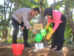 Peduli Lingkungan, Polres Probolinggo Tanam Puluhan Pohon Kado Hari Bhayangkara ke – 80