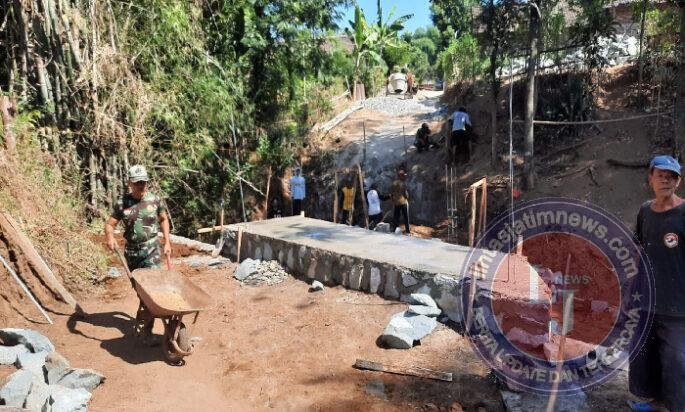 Desanya Ada Proyek Pembangunan Jembatan Garuda, Warga Antusias Kerja Gotong Royong
