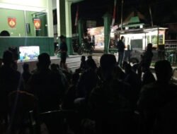 Anggota TNI Kodim 0725/Sragen Bersama Masyarakat Nobar Piala Dunia