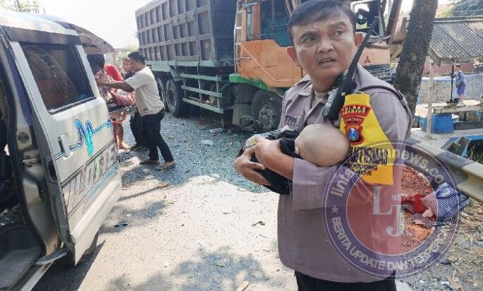 Aksi Heroik Bhabinkamtibmas Polsek Bagor Selamatkan Bayi Korban Kecelakaan Bus di Nganjuk