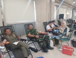“Setetes Darah, Sejuta Harapan” : Prajurit Kodim 0735/Surakarta Turut Donor Darah di RSUD Dr. Moewardi