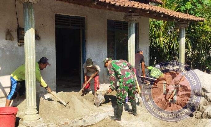 Di Balik Dinding Rumah Pak Urip, Ada Semangat Gotong Royong Babinsa dan Warga yang Tak Pernah Luntur